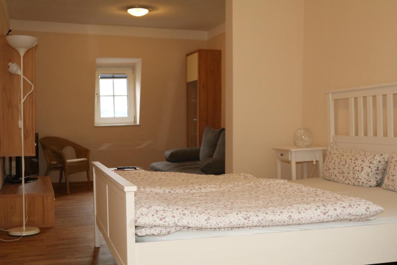 Pension Am Rheinsteig Hotel Leutesdorf ภายนอก รูปภาพ